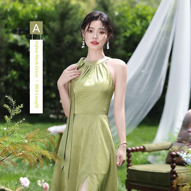 Elegant Green Bridesmaid Dress with Traditional Elements