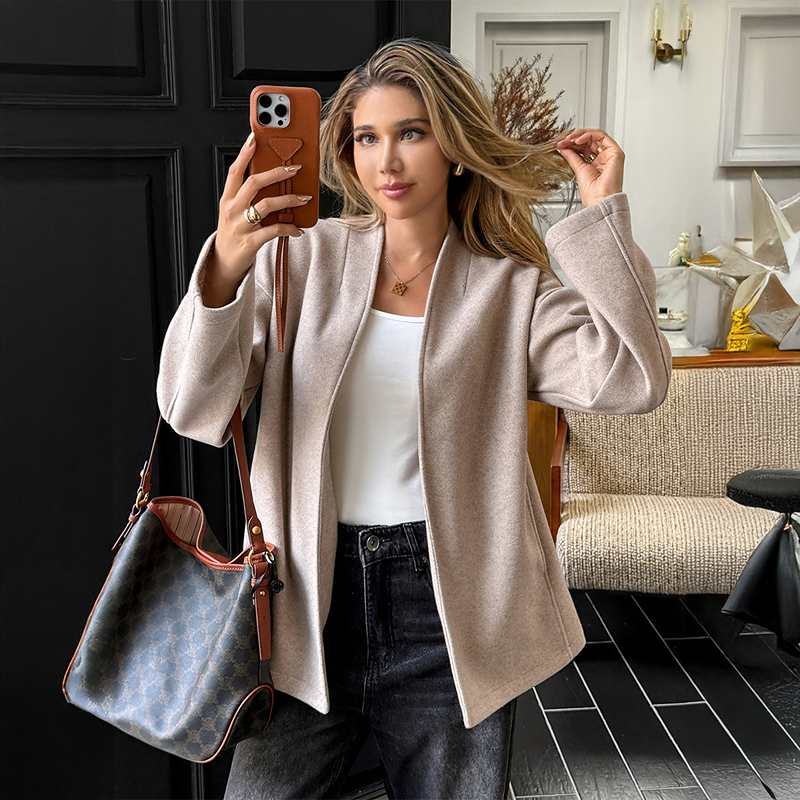 Elegant Minimalist Long Sleeve Coat