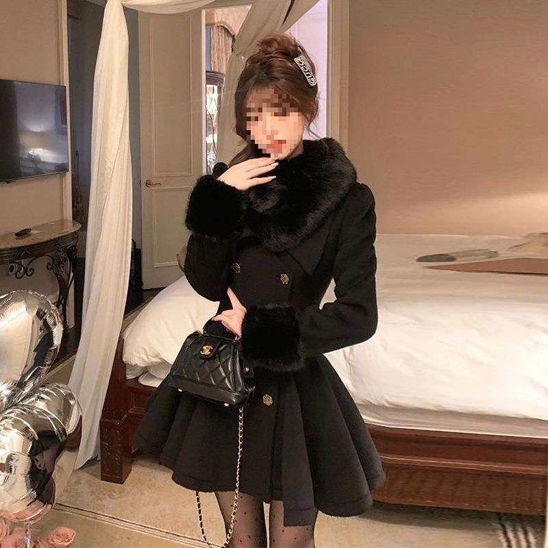 Elegant Wool Blend Coat with Detachable Leather Collar
